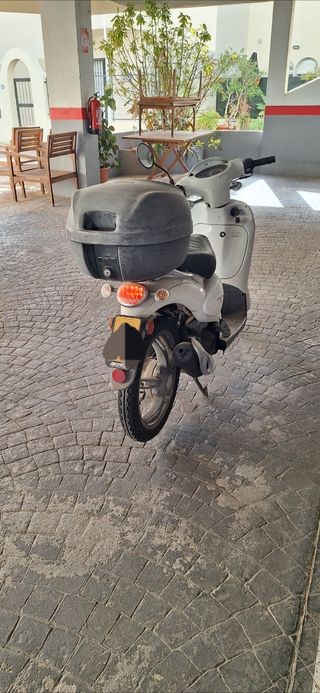 Ciclomotor Piaggio aprilia scarabeo