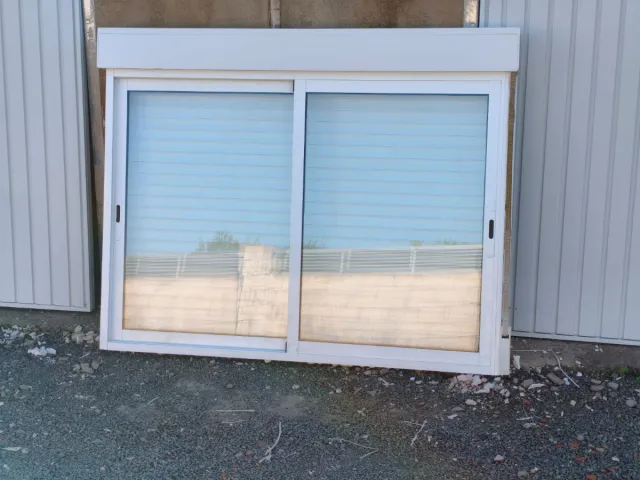 2 ventanas de aluminio con persiana