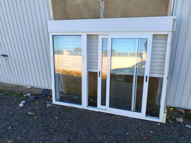 2 ventanas de aluminio con persiana