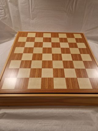 Set da gioco Nuovo con scacchi dama carte e domino