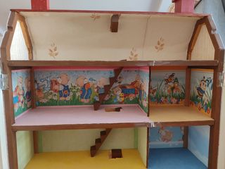 Casa de muñecas de madera