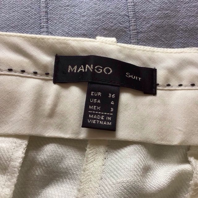 Pantalon recto de Mango en color blanco roto