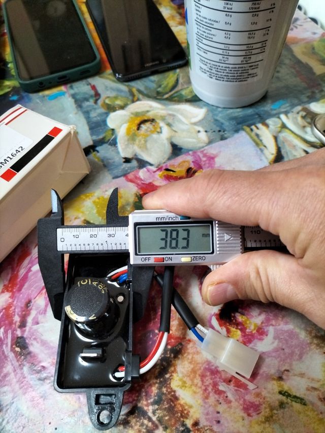 Regulador De Voltaje Avr 250v-220uf Generador 2kw-