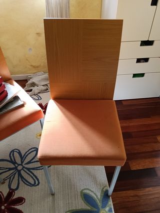 Tavolo in vetro. Regalo 4 sedie.