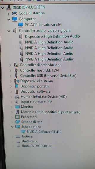 PC HP Pavillon M9000 con monitor 20 pollici