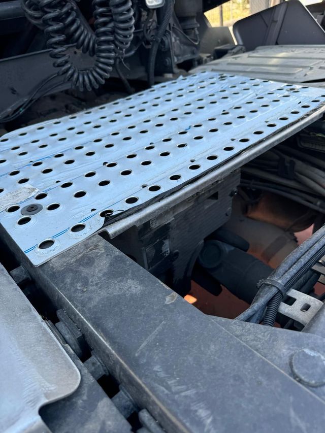 MERCEDES BENZ ACTROS 1848 CON EQUIPO BASCULANTE