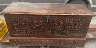 Baul antiguo de madera