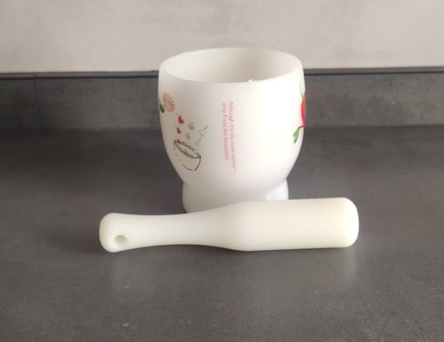 Mortero de cocina de plástico blanco