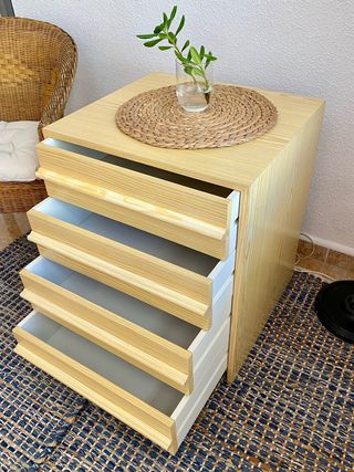 Mesita de noche cajonera vestidor