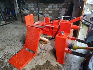 ASTILLADORA DE LEÑA TJM 18T CON CARGADOR DE TRONCO