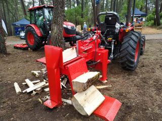 ASTILLADORA DE LEÑA TJM 18T CON CARGADOR DE TRONCO