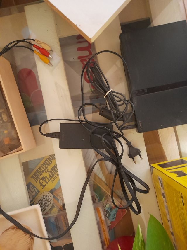 PS2 SLIM CON SU CAJA UN MANDO Y TARJETA