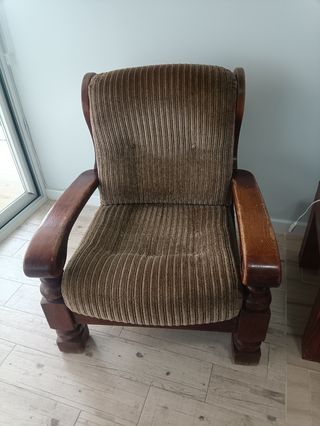 Sillones de madera con mesita 