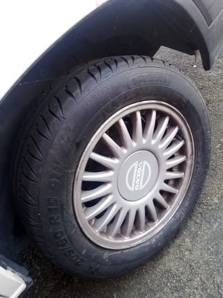 Llantas Volvo
