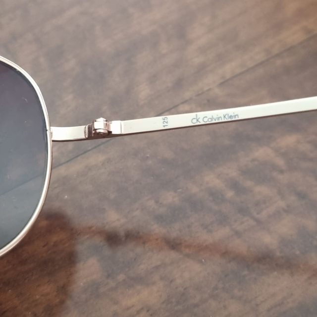 Occhiali da sole Calvin Klein da donna.