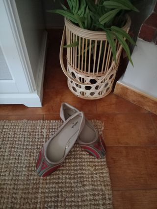 Manoletinas NUEVAS,pie t-38 son de ante.