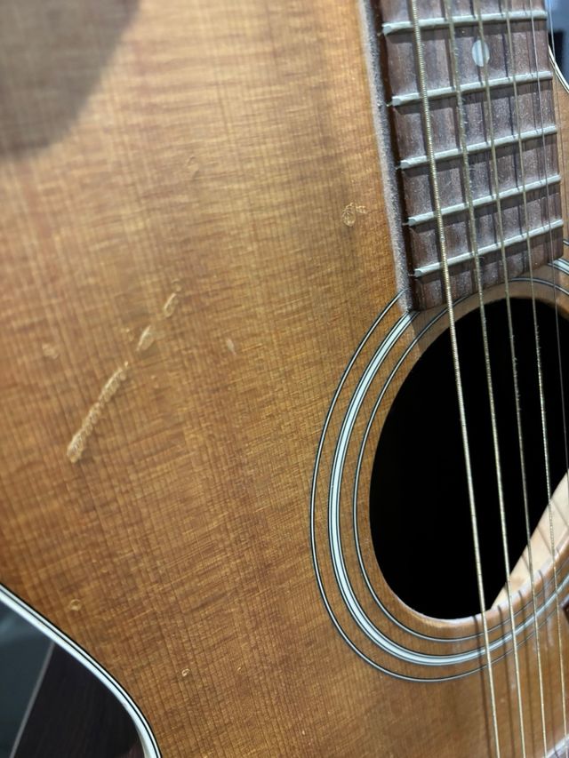 Chitarra acustica Taylor Guitars modello 214ce