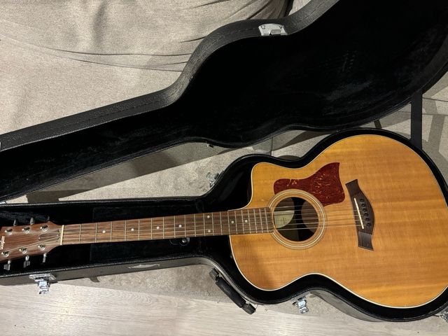 Chitarra acustica Taylor Guitars modello 214ce
