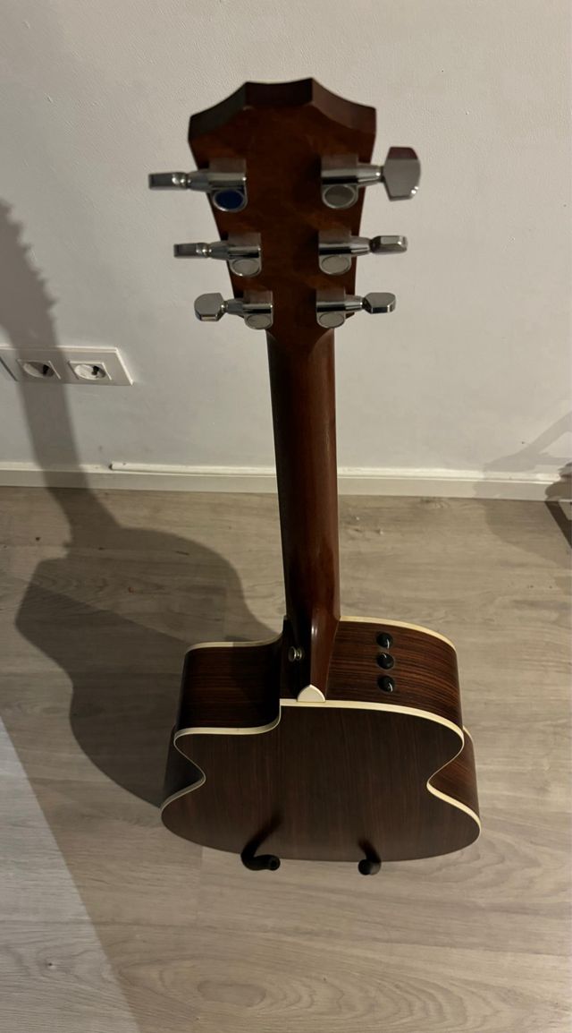 Chitarra acustica Taylor Guitars modello 214ce