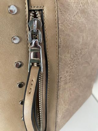 Bolso de hombro marrón claro