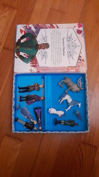 Frozen 2. Libroaventuras: Incluye un cuento, figuritas y un tapete