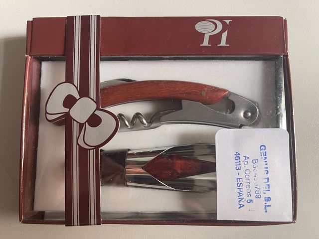 🎁 Set para Vino con Acabado en Madera – Elegante