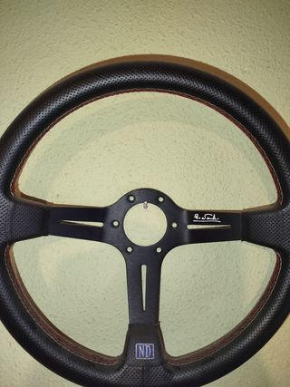 Volante semi desplazado nardi