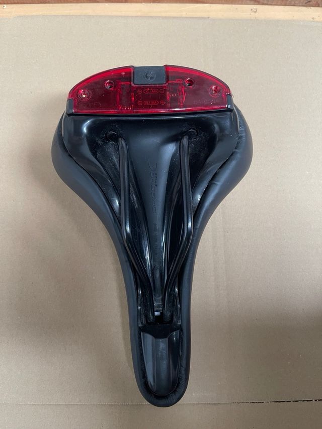 Sillín BRN luz led NO FUNCIONA LUZ