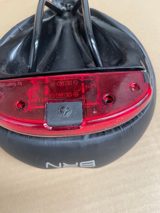 Sillín BRN luz led NO FUNCIONA LUZ