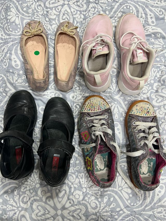 4 Par Zapatilllas Niña t 33 Nike Skechers