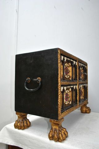 Antiguo bargueño de sobremesa