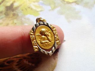 Medalla querubín antigua