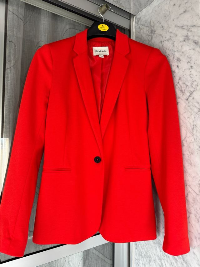 Blazer roja Stradivarius