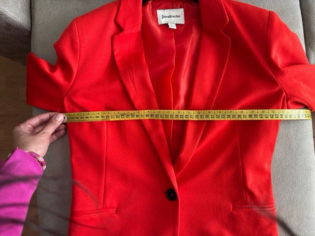 Blazer roja Stradivarius
