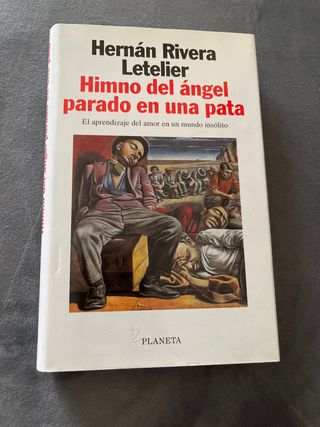 Himno del ángel parado en una pata