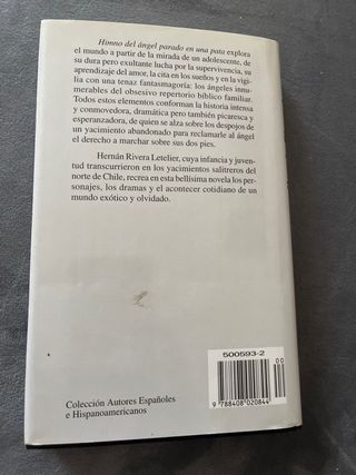 Himno del ángel parado en una pata