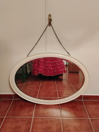 Espejo antiguo con cadena