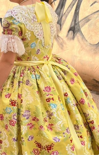 Traje de fallera muy poco uso