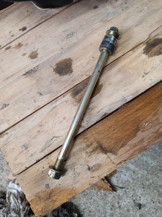 Perno ruota anteriore Kymco people 50 s