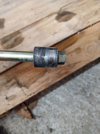 Perno ruota anteriore Kymco people 50 s