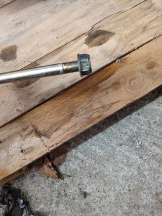 Perno ruota anteriore Kymco people 50 s