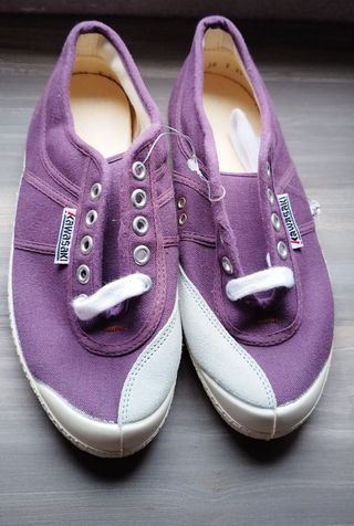 Zapatillas kawasaki núm 38.