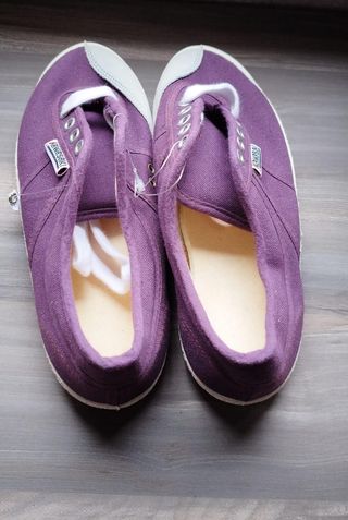 Zapatillas kawasaki núm 38.