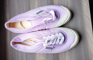 Zapatillas kawasaki núm 38. 