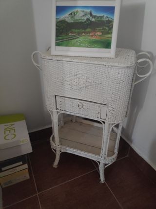 Costurero de mimbre