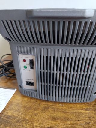 Nevera y calentador termoeléctrico AEG.