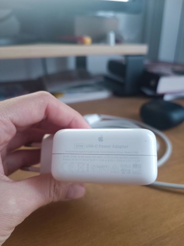 Adaptador 30W + Cable de USB‐C a MagSafe 3 (2 m)