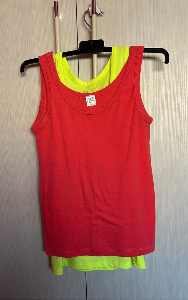 Lote dos camisetas tirantes.