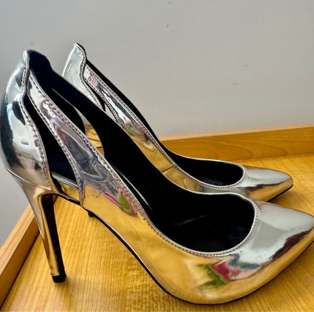 Zapatos nuevos 
de tacon 35