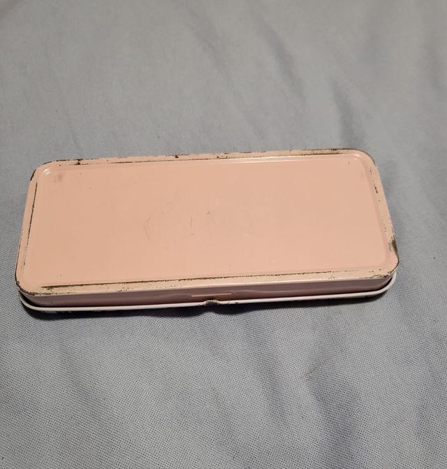 Estuche metalico Conejitos